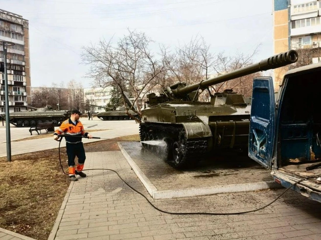 Военную технику в Сквере Жукова готовят к Дню Победы | Источник: www.city-n.ru