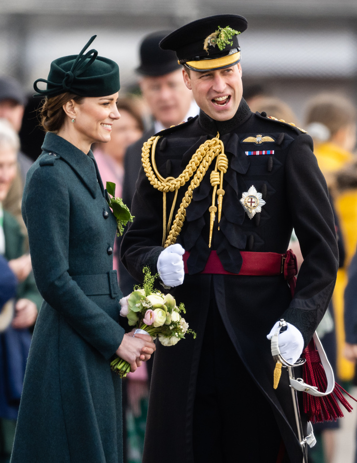 Королевский изумруд: Кейт Миддлтон в платье-пальто Laura Green на празднике Святого Патрика