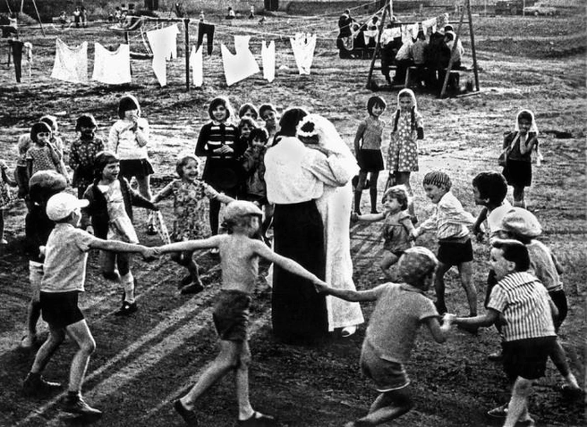 Жених и невеста. Татарская АССР, город Елабуга, 1978 год | Источник: Kulturologia.ru