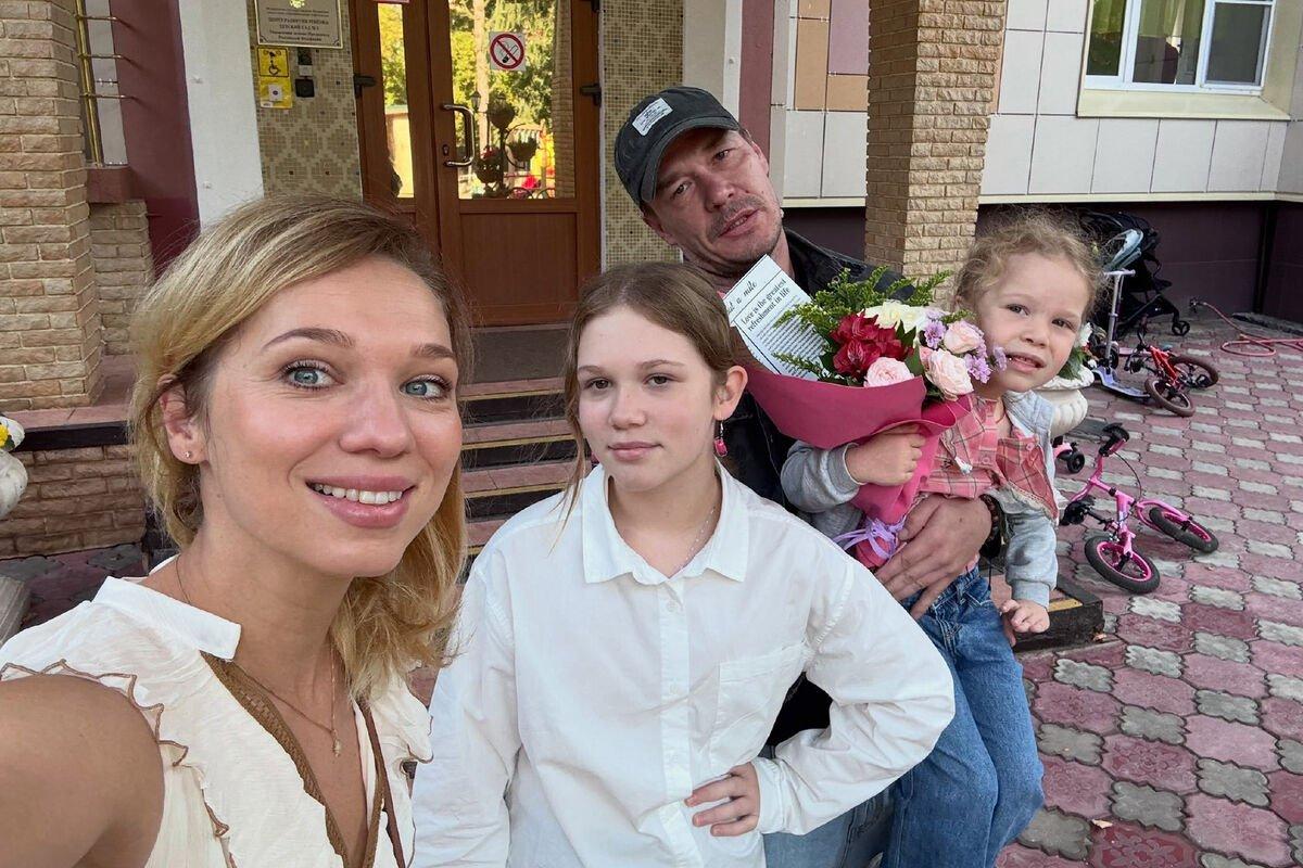 Артем Быстров объяснил, почему пошел разводиться с Ксенией Тепловой: «А с кем я вообще живу?»