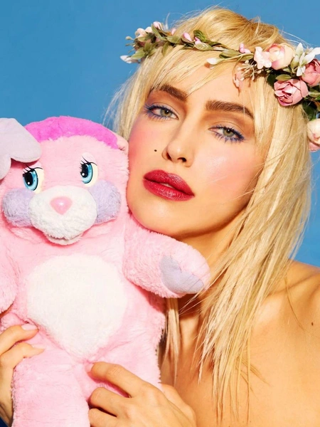 Из супермодели в порноактрису: Ирина Шейк шокировала образом на Хэллоуин | woman.ru