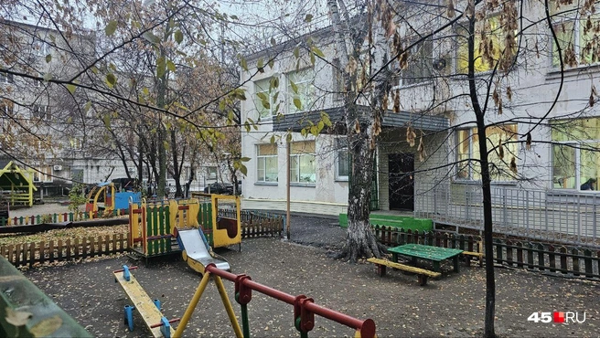 Родители воспитанников детского сада № 76, объединяемого с д\с № 6, обратились в городскую прокуратуру | Источник: Дарья Никитченко / 45.RU