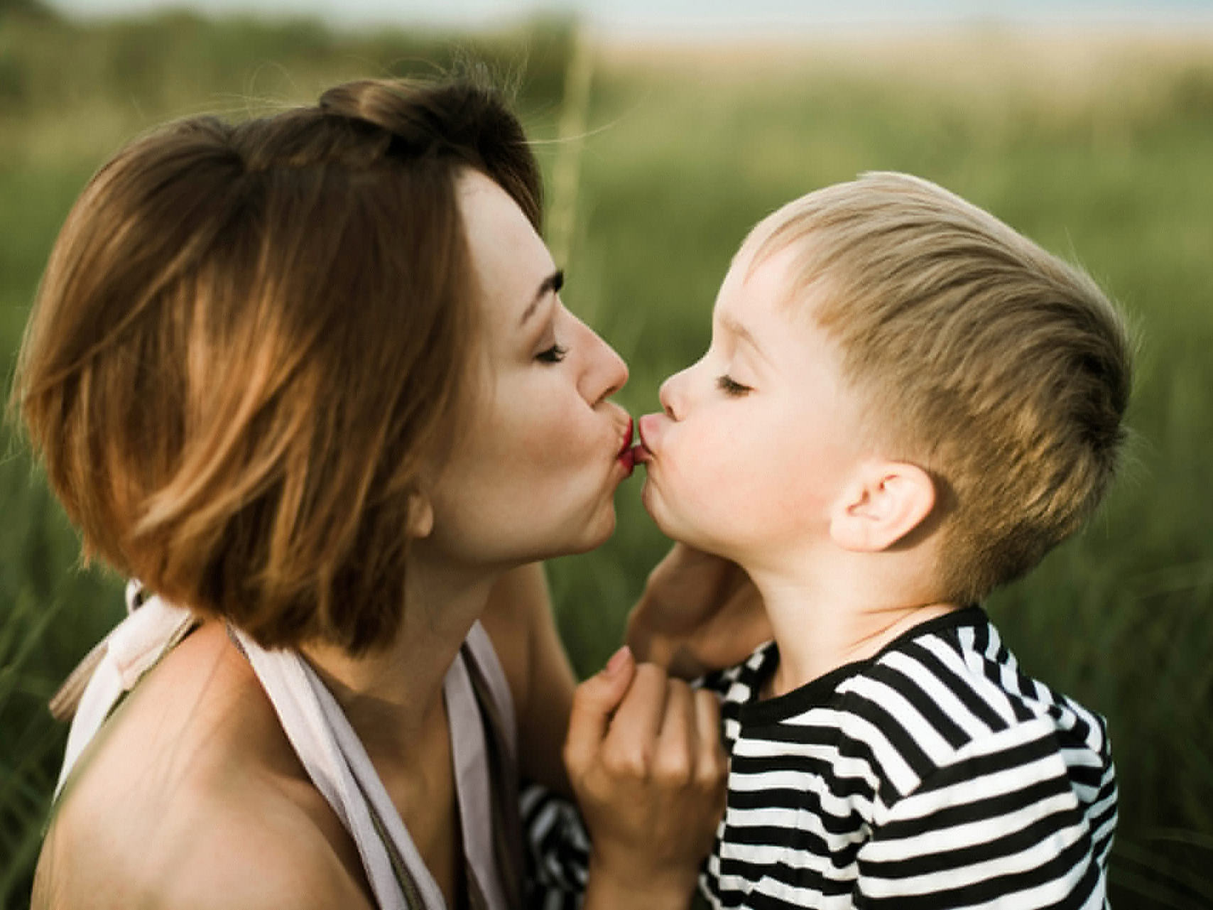 Почему нельзя целовать детей в губы — вы об этом точно не знали | WDAY