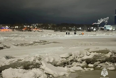 Рыбаки оказались в ледовой ловушке на Волге под Рыбинском