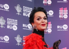 «Слава — наша куколка. Она сейчас развелась и ищет мужчину»: в личной жизни певицы произошли перемены