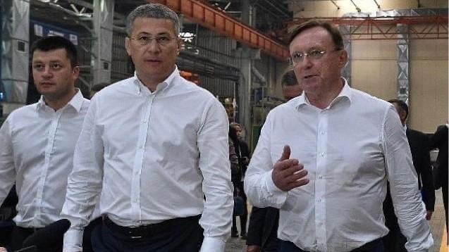 В конце 2021-го Мавлиев, еще будучи мэром Нефтекамска, принимал с визитом главу Башкирии | Источник: Ратмир Мавлиев / vk.com