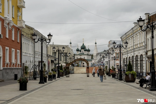 А ярославцы уже вовсю гуляют по пешеходному центру | Источник: Александр Куренной / 76.RU