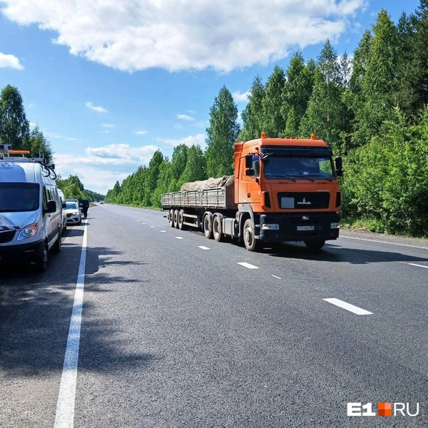 В 2025-м в регионе восстановят больше 400 километров дорог | Источник: Роман Марьяненко / E1.RU
