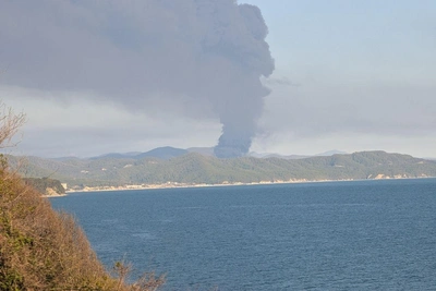 Кадры очевидцев: столб дыма над Туапсе виден из Геленджика