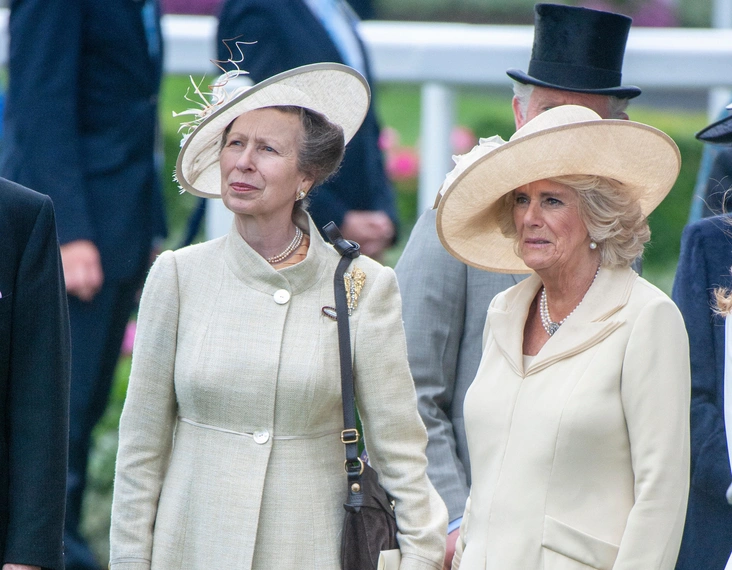 Принцесса Анна и королева Камилла на скачках в Аскоте, 19 июня 2018