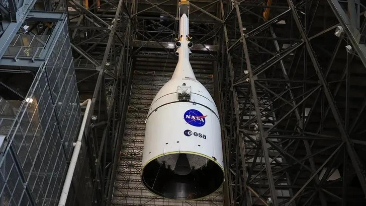 К полету готова: в США завершили сборку ракеты-носителя SLS, на которой люди отправятся к Луне впервые с 1972 года