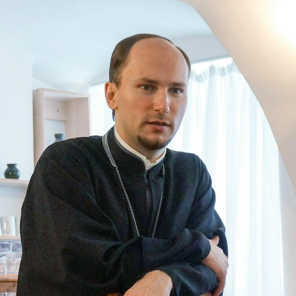 Андрей Бартов служит священником в храме в Санкт-Петербурге | Источник: Возрождение деревеньки Грибаны / Vk.com