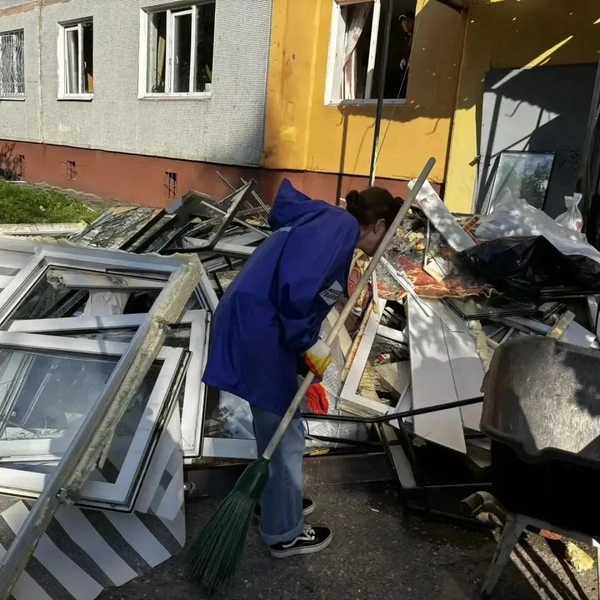 Здесь и далее на фото&nbsp;— последствия ракетного удара жилому дому в Брянске 14 августа | Источник: Егор Ковальчук / max.ru