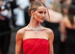 Реверанс Кристобалю: 10 блистательных образов Balenciaga на Каннском кинофестивале