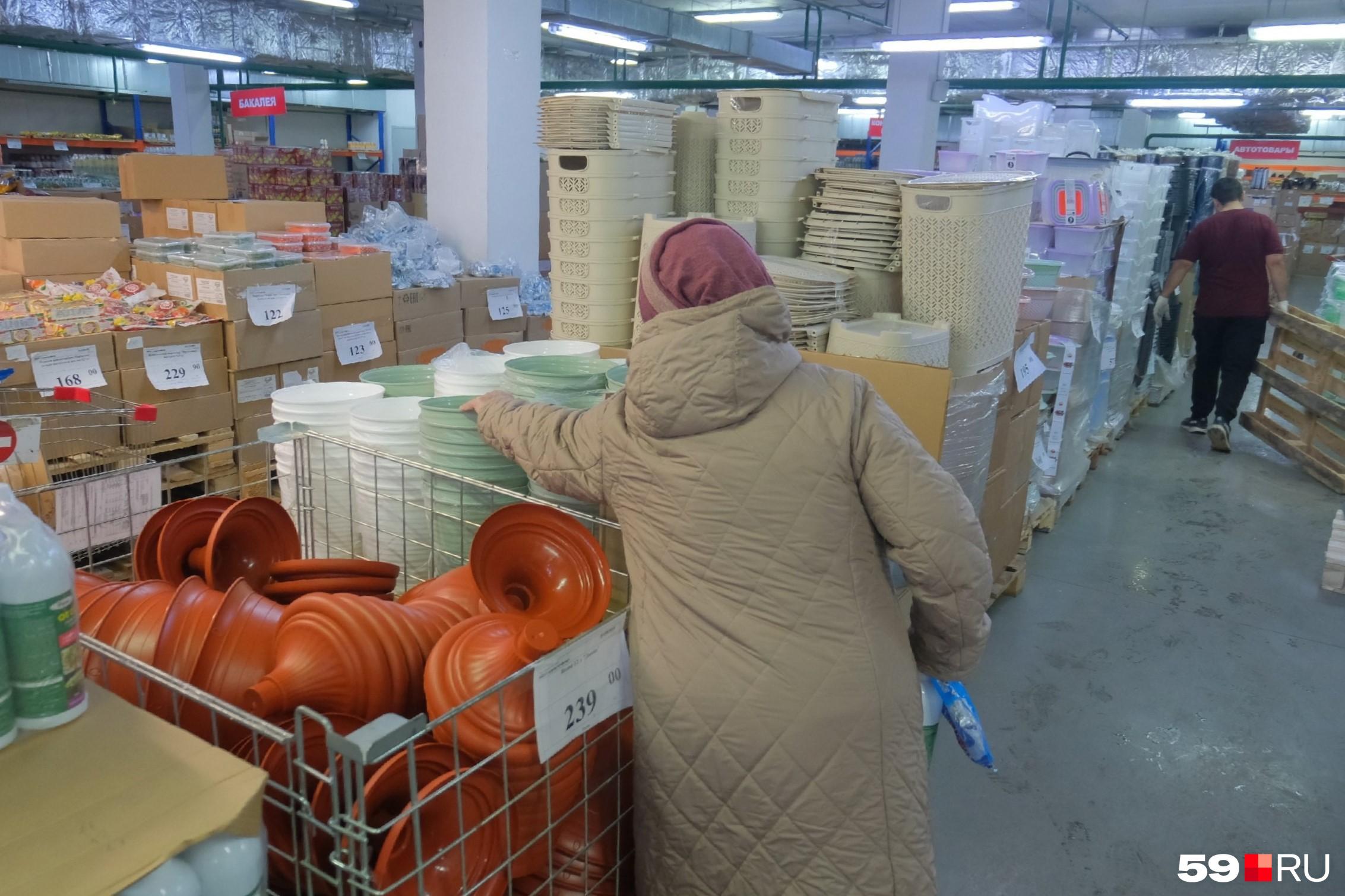 «В другие магазины вообще перестала ходить из-за диких цен»: пермяки поспорили из-за закрытия «Светофоров»