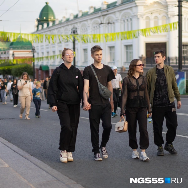 Омские люди в черном  | Источник: Кирилл Башинский / NGS55.RU 