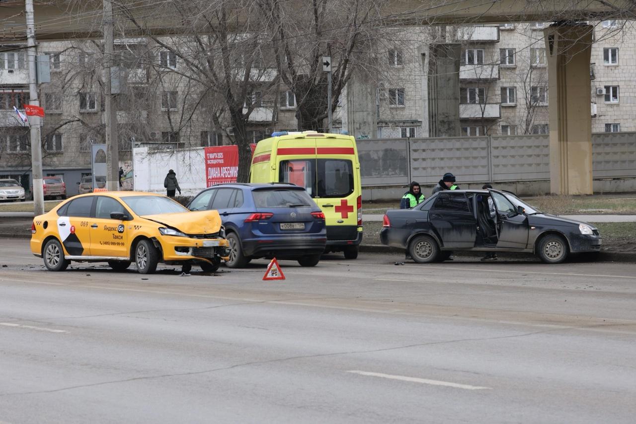 Жесткая авария в центре Волгограда попала на видео