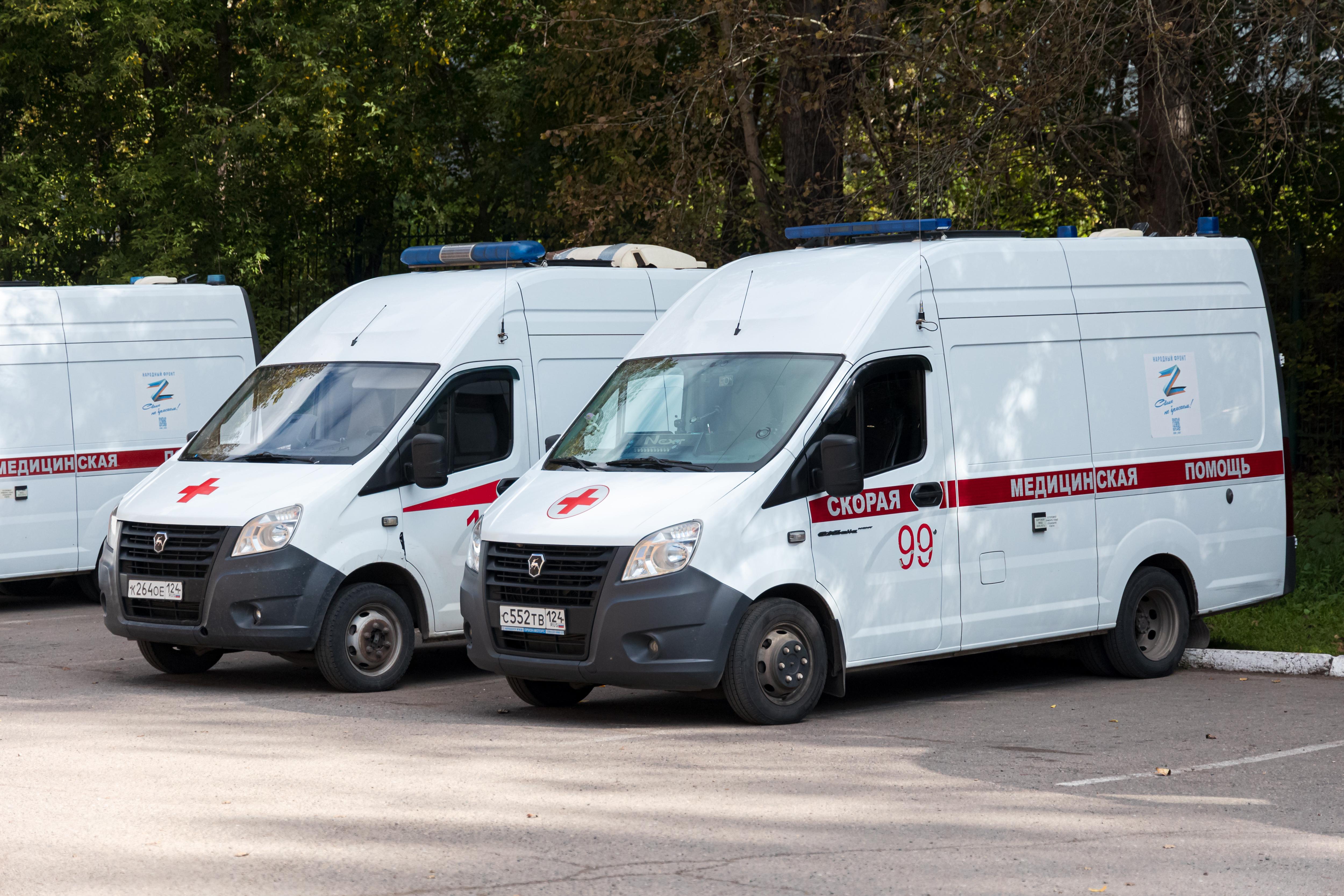Дроны нацелились на Подмосковье: из-за ударов вспыхнули автомобили, пострадал жилой дом, погиб мужч…