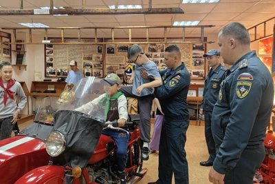 Детям с инвалидностью показали пожарную часть на Камчатке