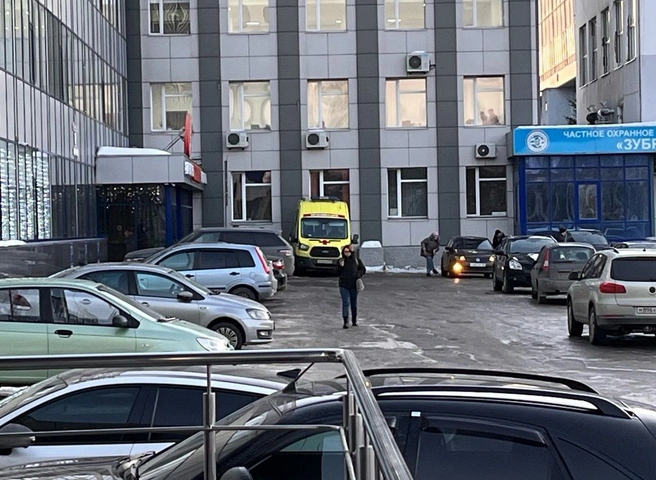 Около акваклуба «Акапулько» заметили реанимобиль | ya62.ru
