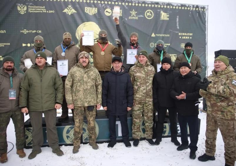 Слиток золота подарили лучшим якутским снайперам после победы на турнире в Якутске