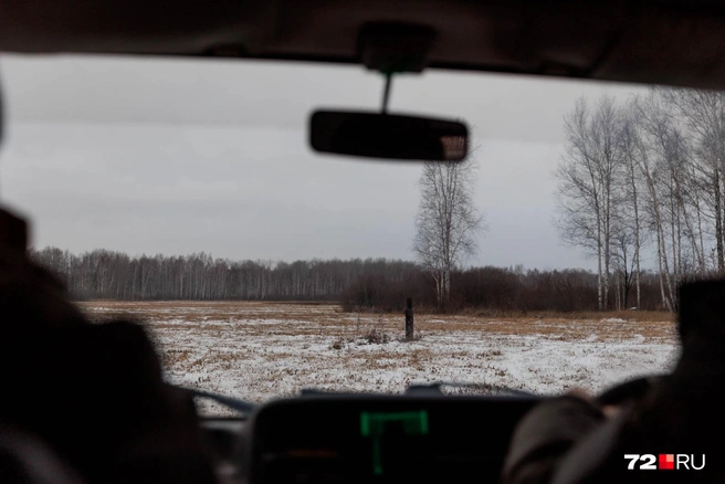 Торчащая из земли труба&nbsp;— это одна из скважин | Источник: Ирина Шарова / 72.RU