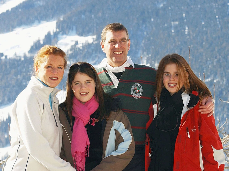 Герцогиня Сара, принцесса Евгения, принц Эндрю и принцесса Беатрис на курорте Вербье, 18 февраля 2003
