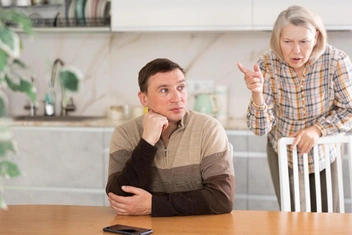 «Сын решил присутствовать на родах жены. Я против, но мое мнение его не интересует»