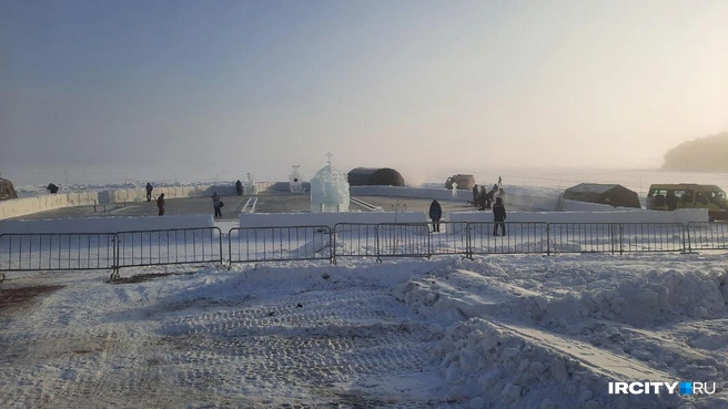 Крещение в 40-градусные морозы: бесстрашные иркутяне окунулись в прорубь — что происходило на Якоби | Источник: Виктор Лучкин / «ИрСити»