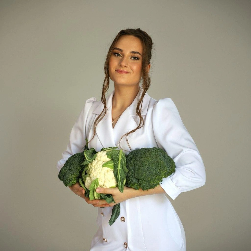 Эндокринолог рассказала, что самое калорийное в новогодних блюдах — майонез, который легко можно заменить. Врач дала низкокалорийные рецепты | Источник: Анастасия Курова