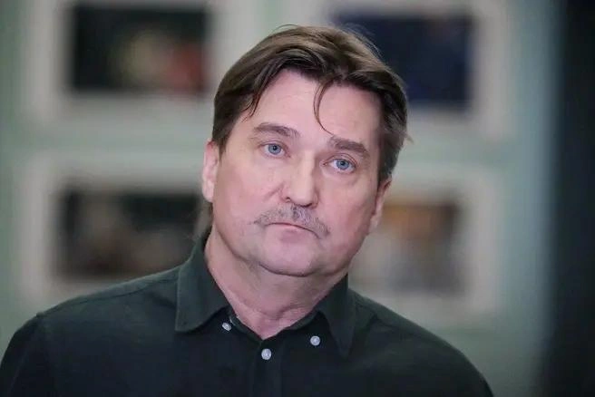 Стеклова не смогла сдержать слез, а Добронравов перекрестился. Как в Москве хоронили Юрия Бутусова: хроника прощания | Источник: Сандурская Софья / Агентство «Москва»