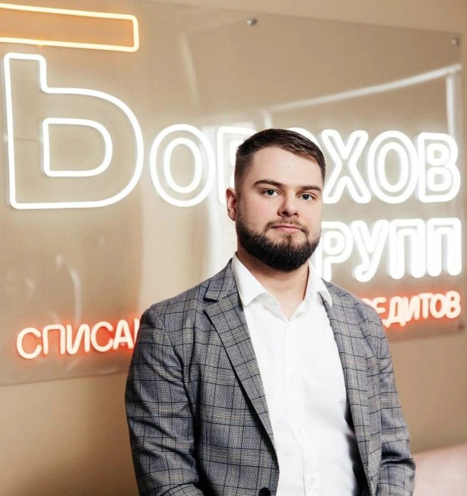 Юлиан Борохов продолжает семейное дело: он был вдохновлен примером брата — арбитражного управляющего и адвокатской деятельностью его родителей, которые всегда вели свои дела с особой эмпатией к людям | Источник: Борохов групп