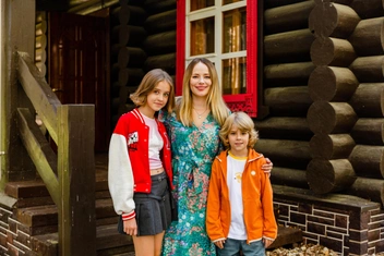Зоя Бербер со своими экранными детьми  | Источник: Evgeniya Khoreva, студия «Наше Кино»