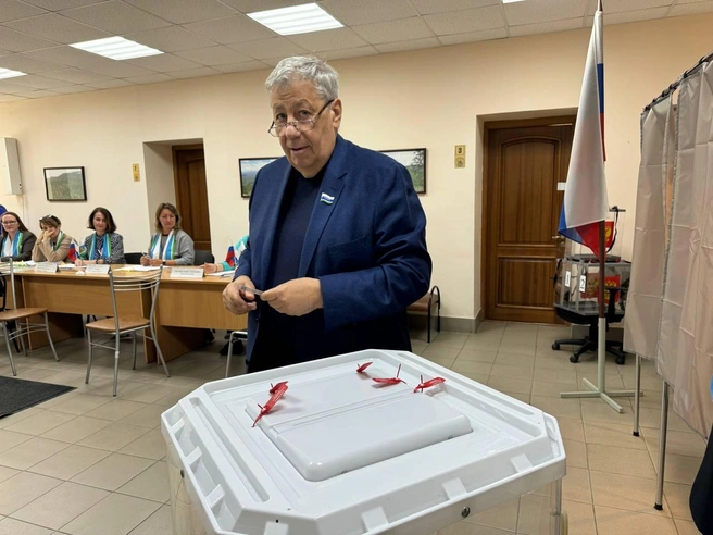 Бывший мэр Екатеринбурга, первый зампред Законодательного собрания Свердловской области Аркадий Чернецкий решил не тянуть с голосованием до выходных | Источник: Константин Пудов