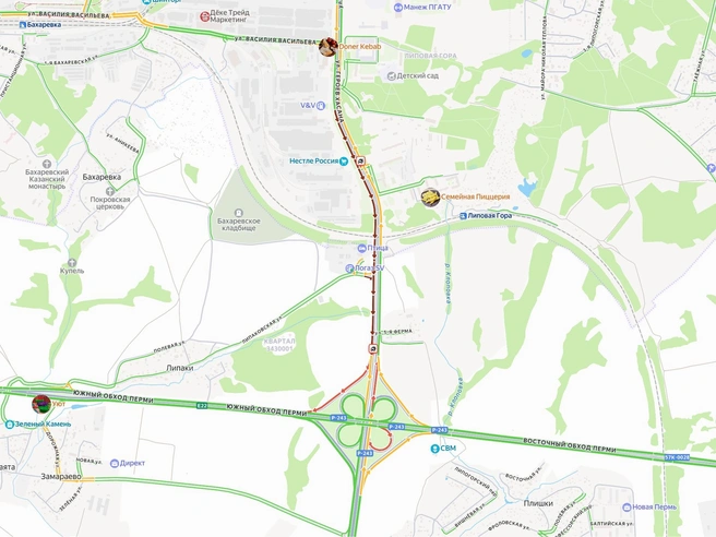 Транспорт стоит в пробке перед «бабочкой» | Источник: «Яндекс Карты»