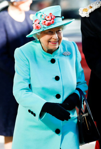 Королева Елизавета в Брэкнелле, 19 октября