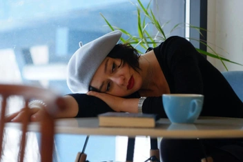 «Уволилась с ненавистной работы. Хочу попробовать себя в роли актрисы, но боюсь, что только потеряю время»