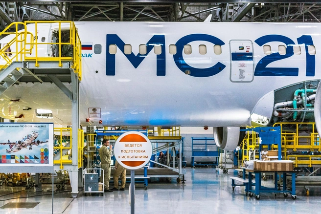 Российские разработчики создали багажные полки для SJ-100 и МС-21 | Источник: Алина Ринчино / «ИрСити»