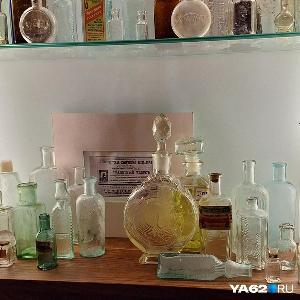 Некоторые из этих колб выпускались маленькими партиями, и сейчас их сложно еще где-то найти | Источник: Мария Борзева / YA62.RU