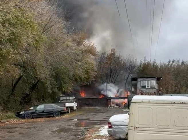 Предположительно, гараж подожгли | Источник: Читатель НГС