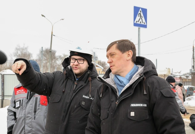Коллега Левдикова бывший замдиректора ГУММиД Илья Беба (на фото слева) тоже находится под уголовным преследованием. Его обвиняют в превышении полномочий при реализации проекта на 236 млн рублей | Источник: мэрия Нижнего Новгорода / Vk.com