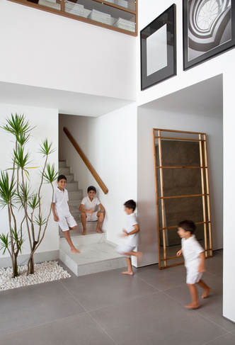 Светлый дом в Рио-де-Жанейро для семьи архитекторов с четырьмя детьми