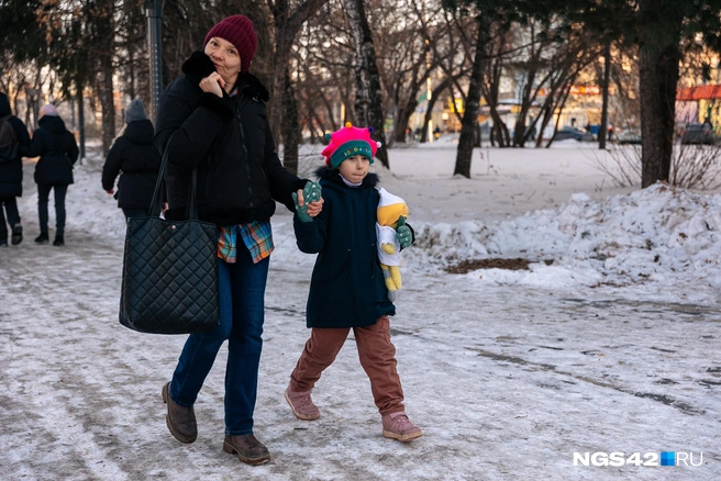 Как передает наш фотокорреспондент, накануне город словно ожил после зимней спячки  | Источник: Максим Серков / NGS42.RU 