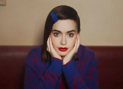 Лили Коллинз в рекламе Barrie Knitwear