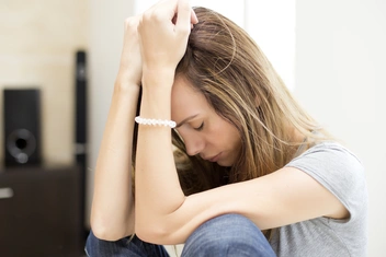 «Безответная любовь к бывшему приносит мне не только эмоциональную, но и физическую боль»