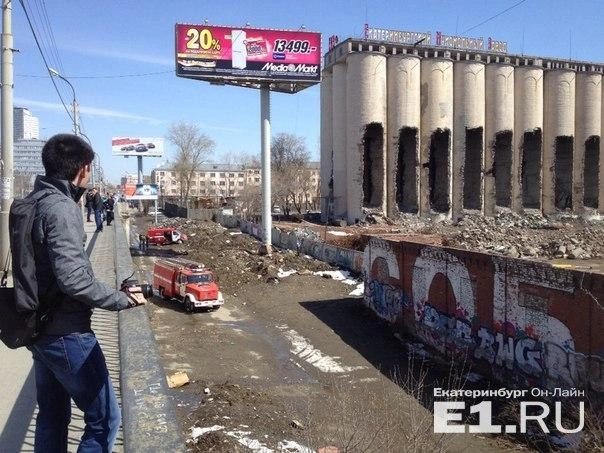В центре Екатеринбурга готовятся к взрыву мукомольного завода