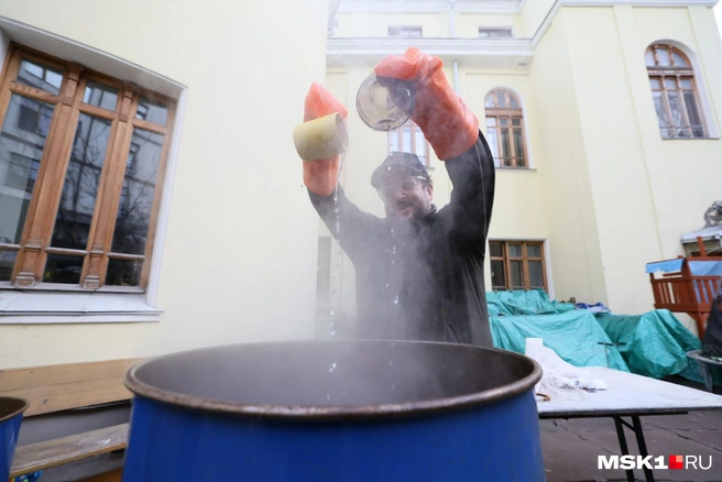 Сегодня, 31 марта, у Московской хоральной синагоги можно сделать кошерование посуды | Источник: Артем Устюжанин / MSK1.RU