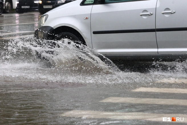 Из-за проливных дождей под воду ушли города и поселки по всему региону | Источник: Владислав Лоншаков / E1.RU