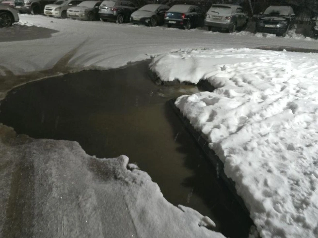 В месте течи ощущается неприятный запах | Источник: читатели НГС