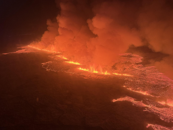 В Исландии извергается безымянный вулкан